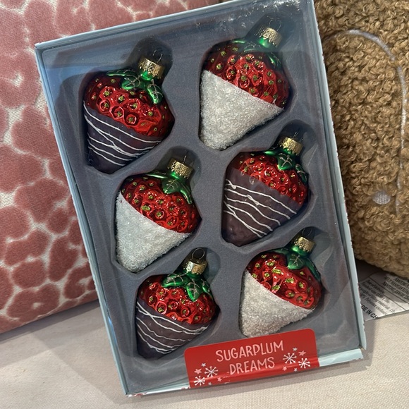 Sugarplum dreams chocolate covered strawberries ornaments glass set of 6 - Picture 7 of 7